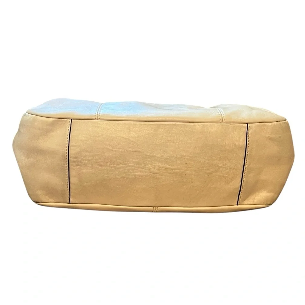 Coach authentic smooth